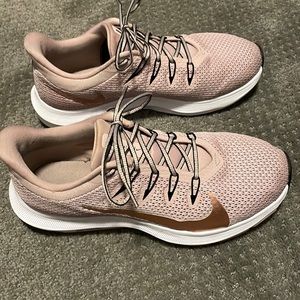 Nike quest 2 womens running sneakers